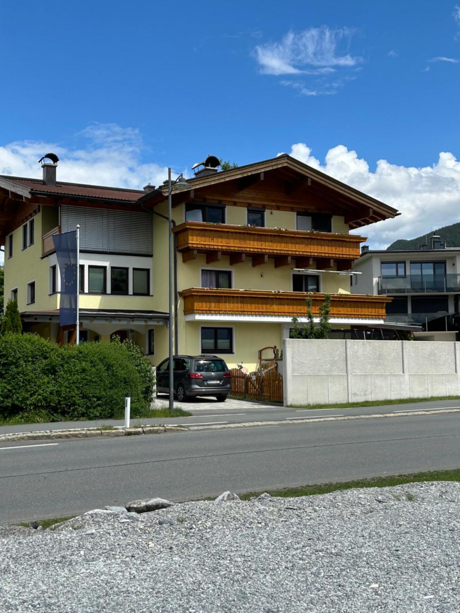 Haus Laubreuter Apartment Kaprun Exterior foto