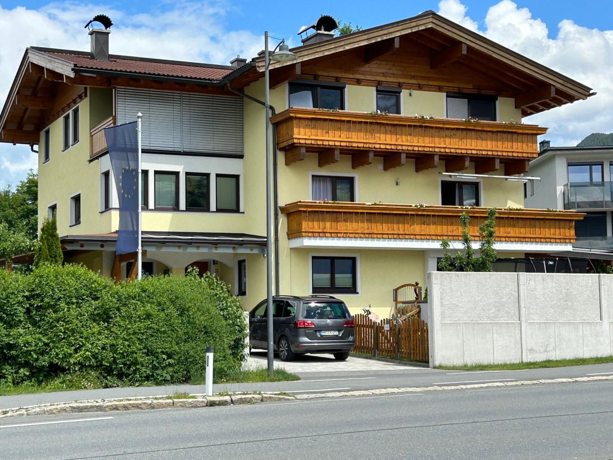 Haus Laubreuter Apartment Kaprun Exterior foto