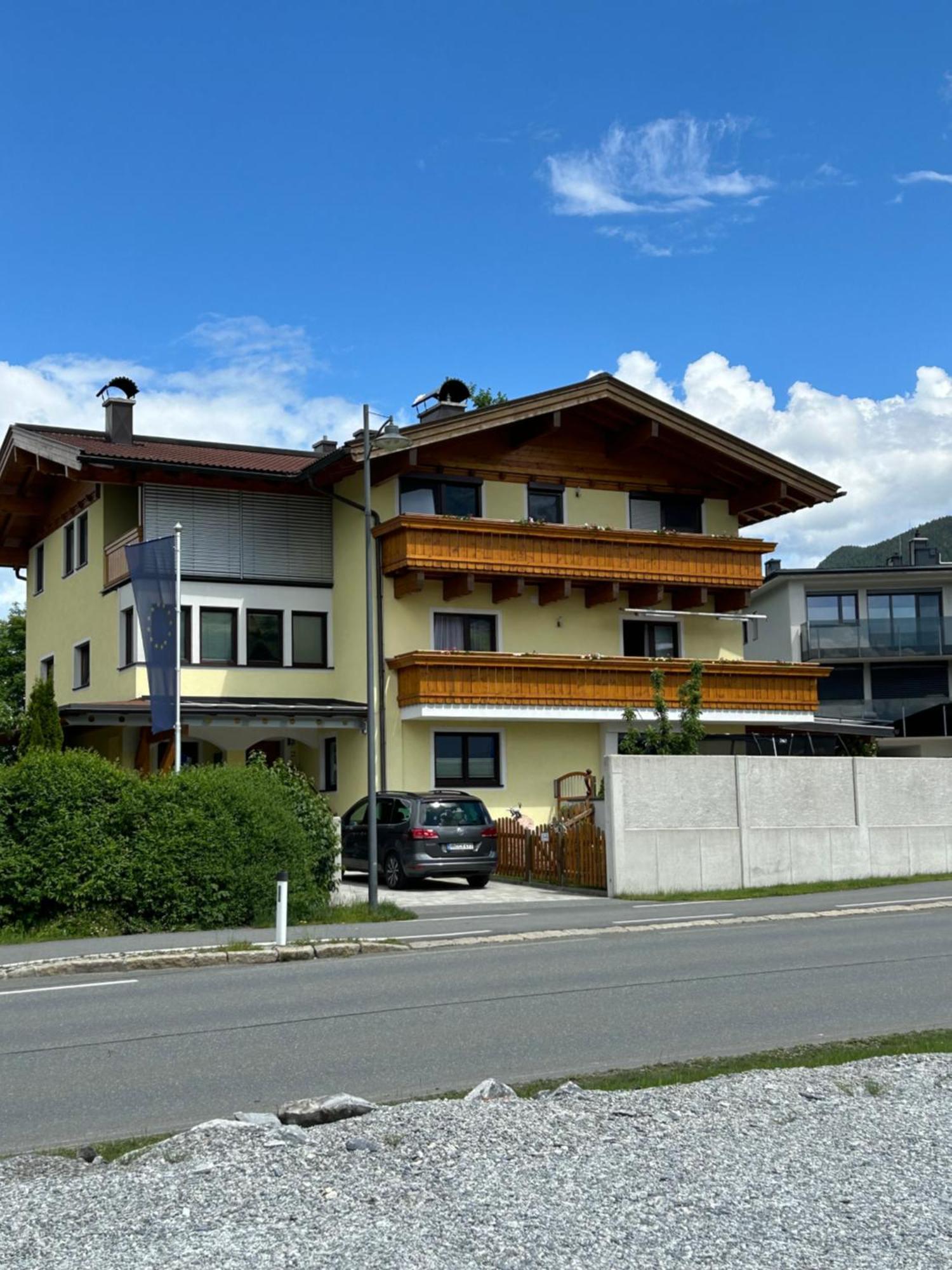 Haus Laubreuter Apartment Kaprun Exterior foto